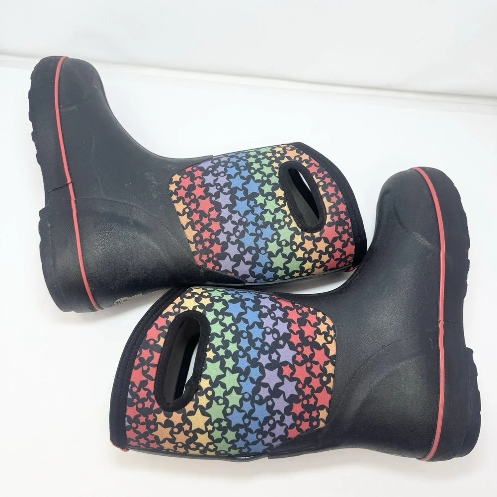 BOGS Youth Classic II Boot - Rainbow Stars Size 5 Waterproof Handles